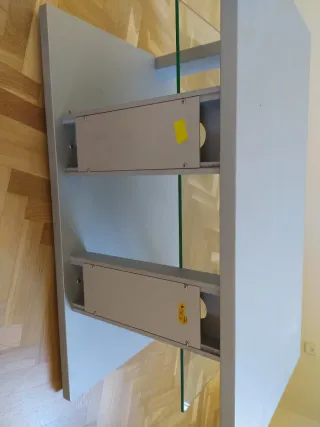 Mesa TV o auxiliar cristal y metal