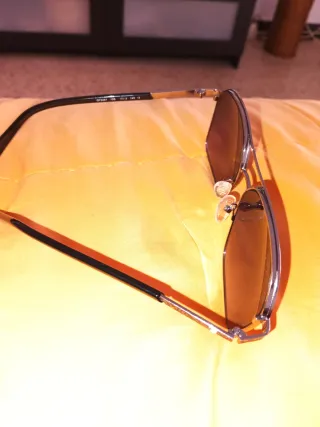 Gafas de sol aviador plateadas y negras