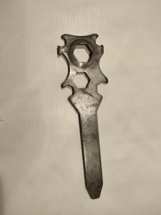 Llave multiusos para bicicleta