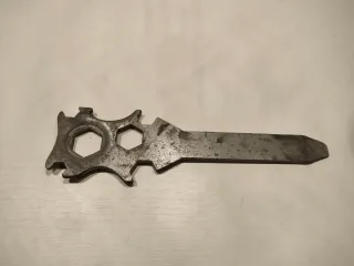 Llave multiusos para bicicleta