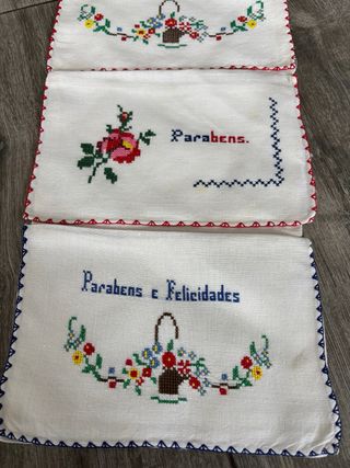 5 Bolsas Linho Bordadas à Mão