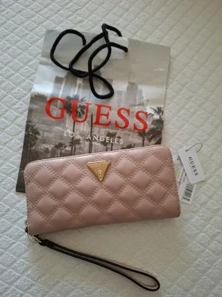 Portafoglio Guess trapuntato rosa con zip