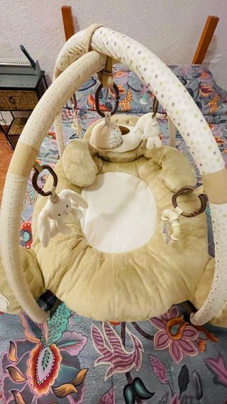 Tapete de juegos para bebé con peluche