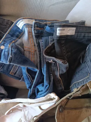 Lote Ropa Bershka Vaqueros y Más Regalo.....