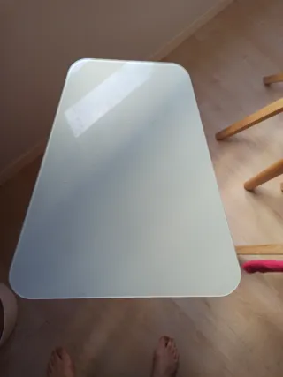 Mesa auxiliar cristal y madera varias alturas.