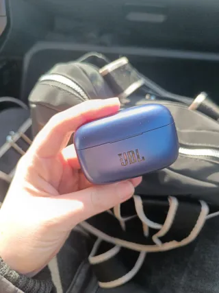 Caja de auriculares JBL