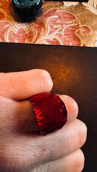 Anillo Dorado con Piedra Roja T18