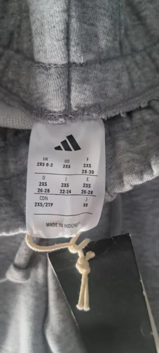 Pantalón chándal Adidas gris