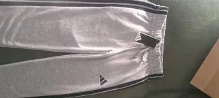 Pantalón chándal Adidas gris