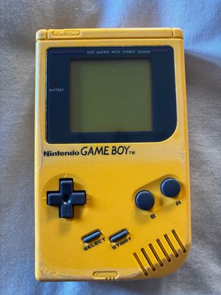Consola Game Boy Amarilla + 5 Juegos