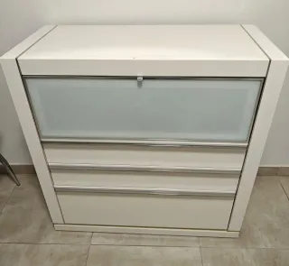 Aparador moderno bianco e argentato