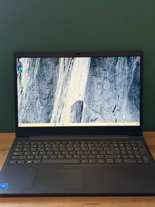 Portátil Lenovo V15-JGL