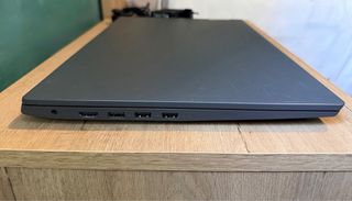 Portátil Lenovo V15-JGL