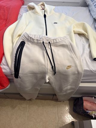 Pantalón Nike Tech Beige