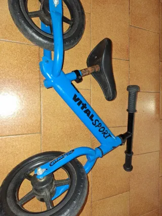 Bicicleta de equilibrio azul Vital Sport