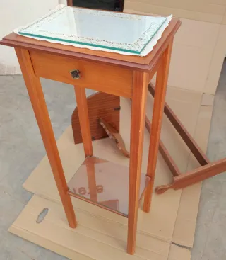 Mobile/piedistallo ausiliario in legno e vetro