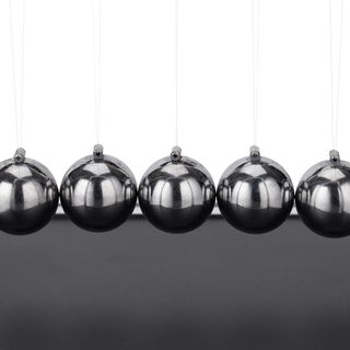 Pendolo di Newton Relaxdays, Decorazione per Scrivania, 5 sfere