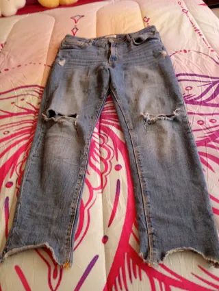 Pantalón vaquero mujer desgastado