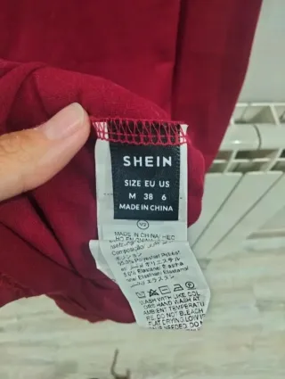 Vestido premamá divertido bebé asomando