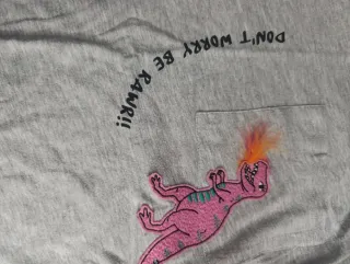 Camiseta gris con dinosaurio rosa talla 11/12