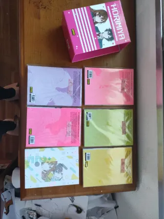 Horimiya Pack 1-4 + 16 Cofre y Contenido extra