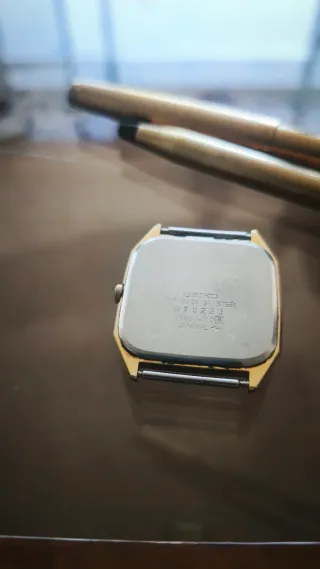 Orologio e penne vintage dorate