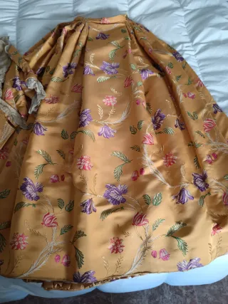 Traje de Fallera Oro y Multicolor