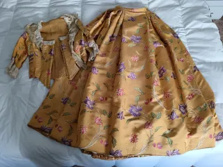 Traje de Fallera Oro y Multicolor