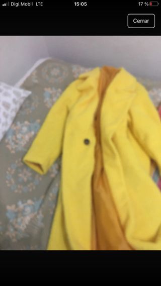 Abrigo amarillo largo