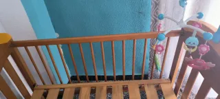 Cuna de madera usada  con  colchón nueva sin usar