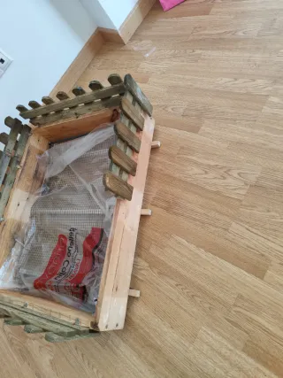 Arenero para perros o gatos de madera