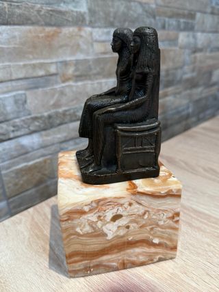 Escultura de Bronce Pareja Egipcia Sentada.