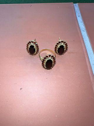 Conjunto Oro 18K Anillo y Pendientes Granate