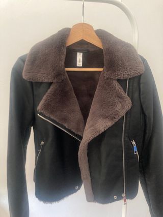 Chaqueta Biker efecto piel , de Mango,