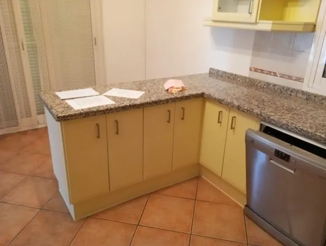 Muebles de Cocina Beige y Plata