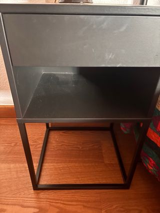 Comodino Vikhammer di Ikea