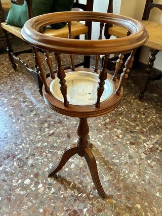 Macetero de madera y metal