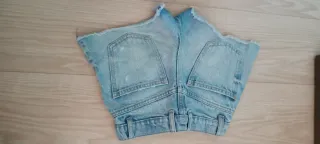 Pantalón corto vaquero desgastado