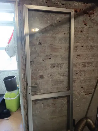 Puerta de aluminio con cristal