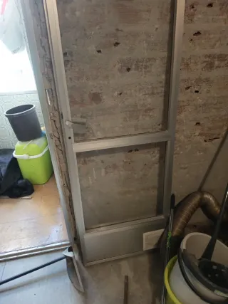 Puerta de aluminio con cristal