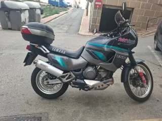 Yamaha Super Tenere 750 color gris