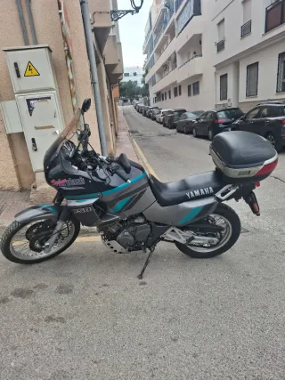 Yamaha Super Tenere 750 color gris