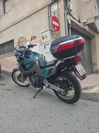 Yamaha Super Tenere 750 color gris