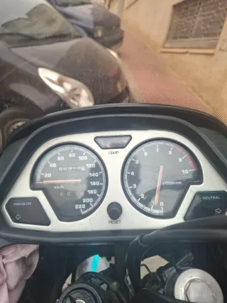 Yamaha Super Tenere 750 color gris