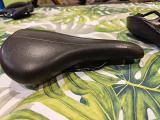 Sillínes de bicicleta varios