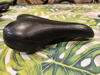 Sillínes de bicicleta varios