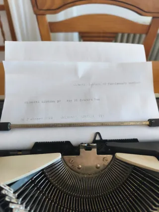 Máquina de escribir Olivetti Lettera 12