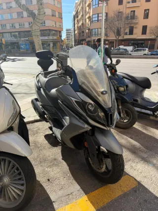 Maxi Scooter Gris y Blanca