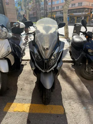 Maxi Scooter Gris y Blanca