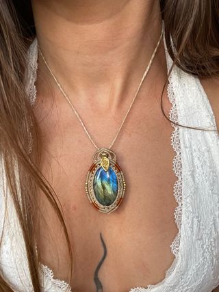 Collar Macramé Piedra Natural Azul y Dorado